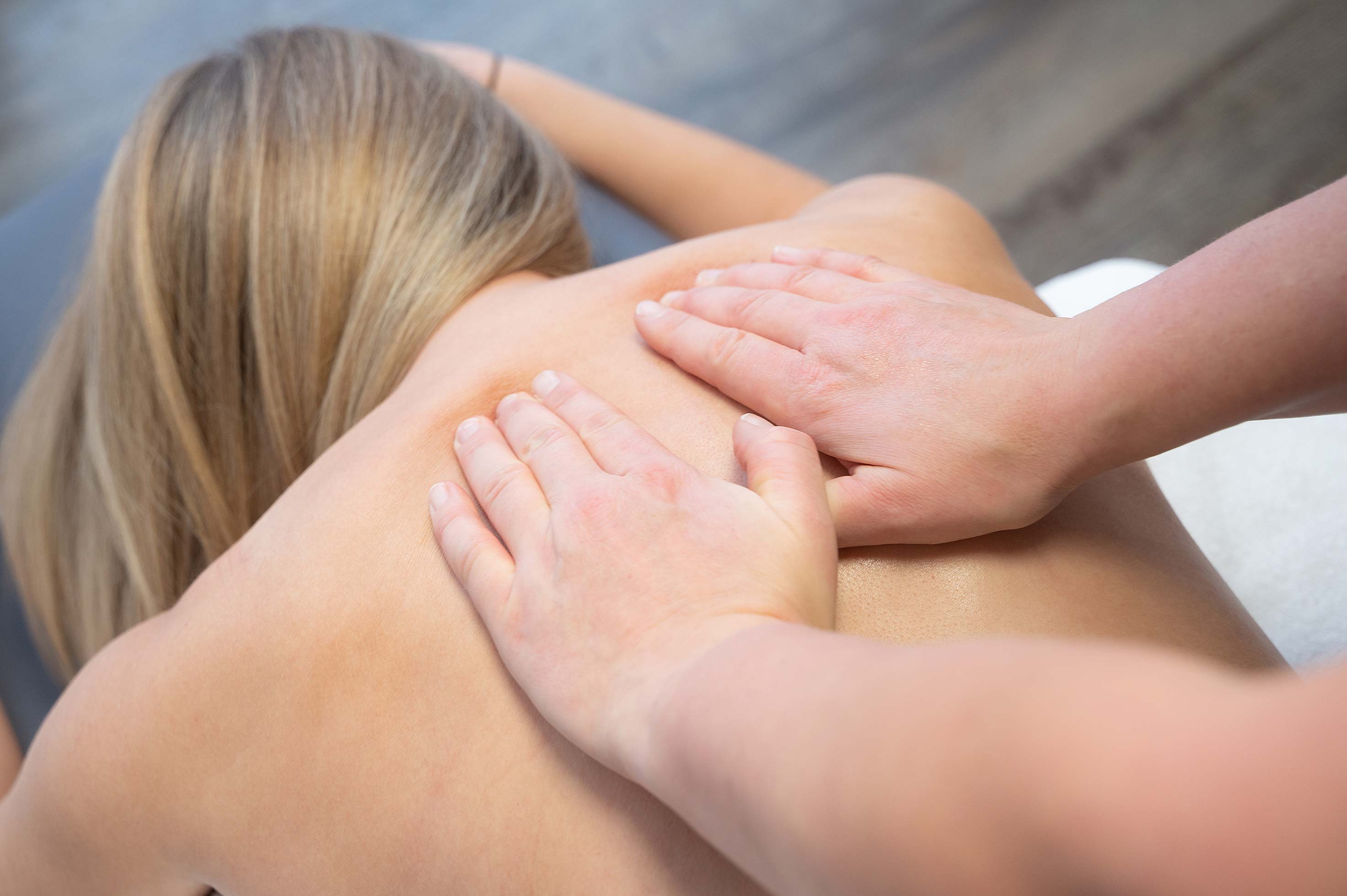 Behandlung in Aktion Physiotherapie in Aktion